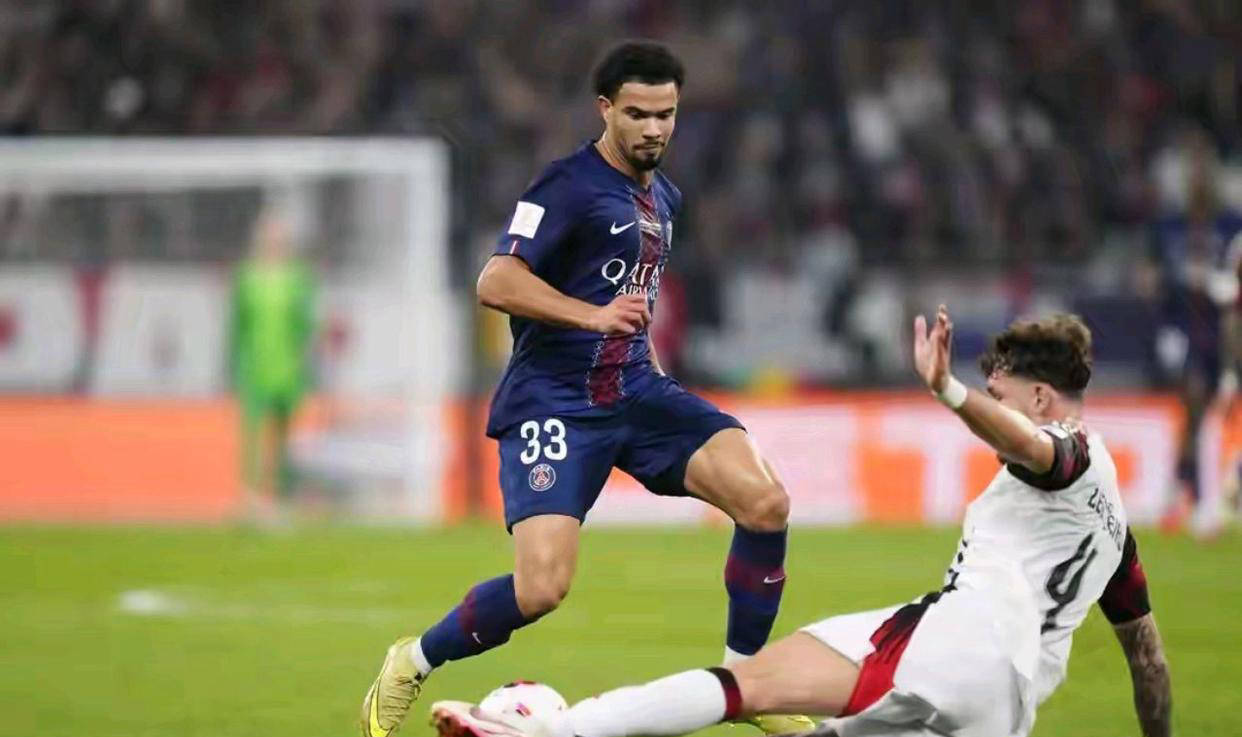 开云体育-浓眉哥回归赛场，势不可挡首场状态亮眼，巴黎圣日耳曼观众沸腾！的简单介绍