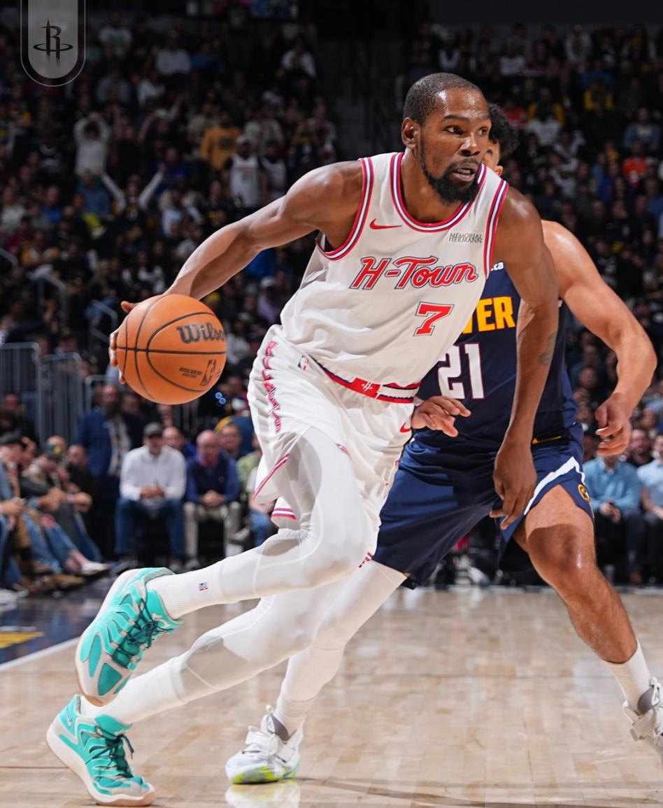 杜兰特在皇家马德里比赛中爆冷，出色防守引发热议！的简单介绍